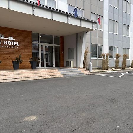 City Hotel B&B, Reception 24 7, 800M Od-From R1, Free Parking 班斯卡-比斯特里察 外观 照片