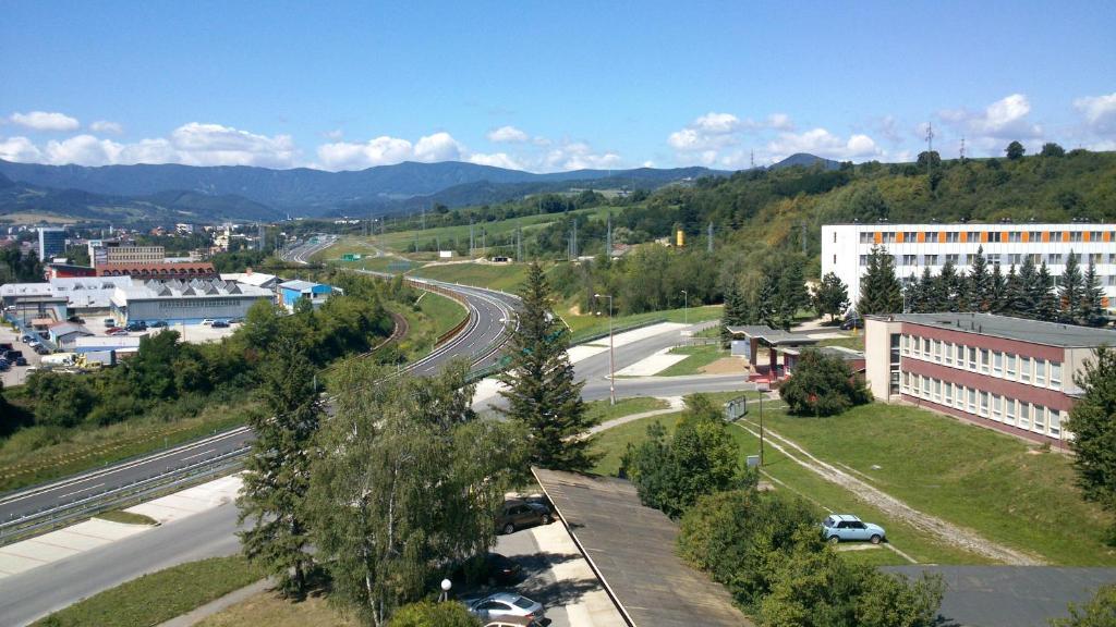 City Hotel B&B, Reception 24 7, 800M Od-From R1, Free Parking 班斯卡-比斯特里察 外观 照片