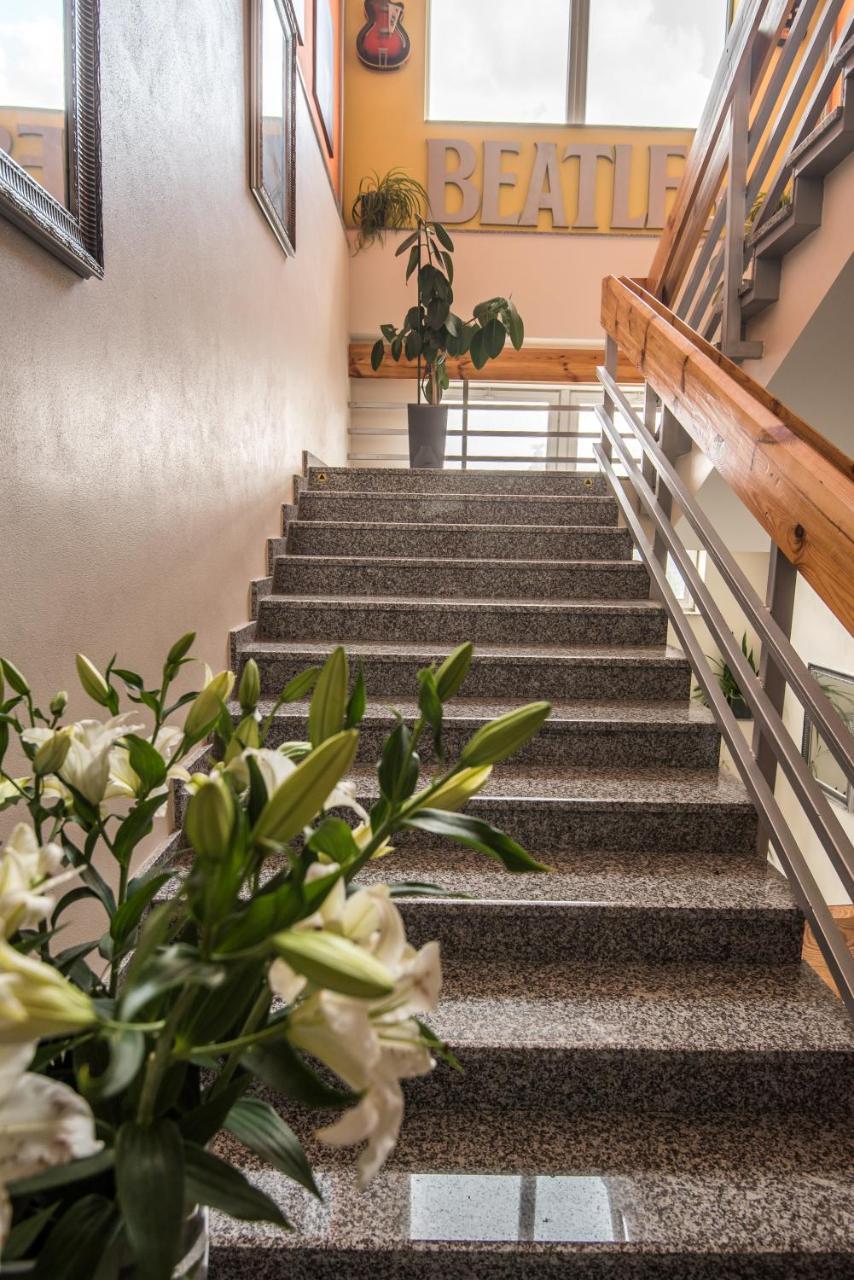 City Hotel B&B, Reception 24 7, 800M Od-From R1, Free Parking 班斯卡-比斯特里察 外观 照片