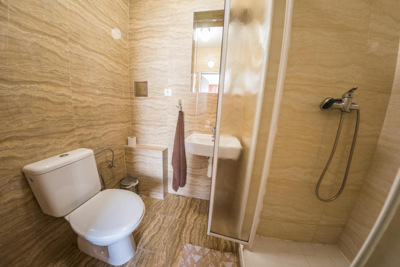 City Hotel B&B, Reception 24 7, 800M Od-From R1, Free Parking 班斯卡-比斯特里察 外观 照片